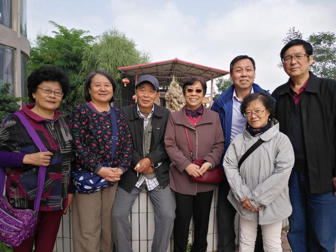 六十一载同学情,半个世纪喜相逢